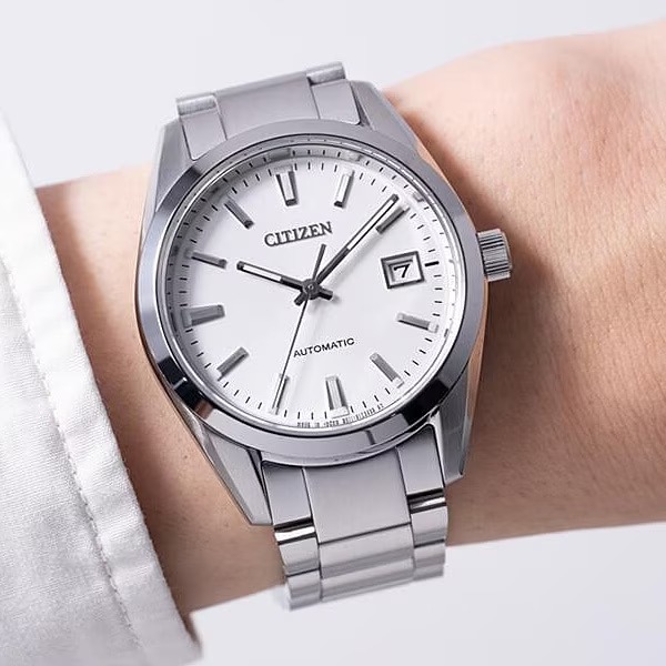 Casio NB1050-59A Solar Radio Controlled Titanium Sapphire 200M Water Resist - Image 6